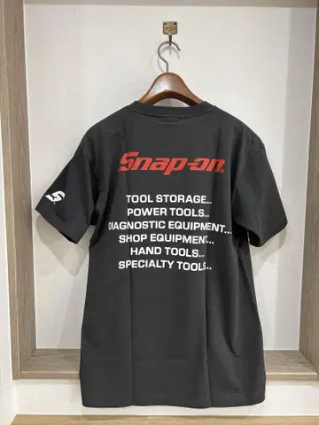 snap on 블랙 T셔츠