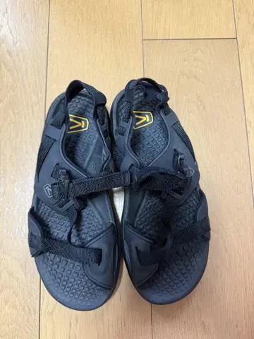 킨 스트랩 샌들