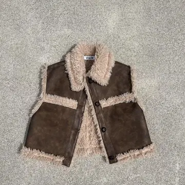 VEQUM 브라운 슬리브리스 무스탕 코트
