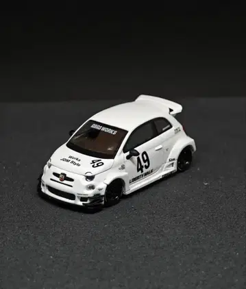 MINI GT 1/64 아바르트 595 LB-WORKS 화이트