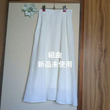 쿠미쿄쿠 화이트 플레어 스커트 원단 패턴