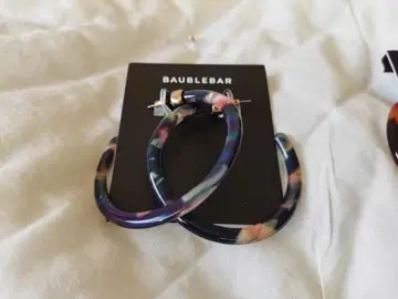 BAUBLEBAR 멀티 컬러 후프 귀걸이