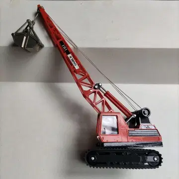 오렌지색 캐터필러식 크레인 K1600 요네자와 다이아펫