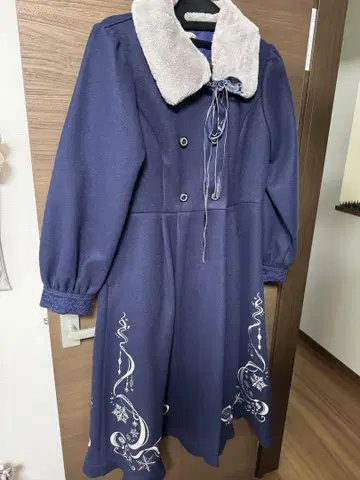 [ axes femme ] 눈 결정 모티브 코트