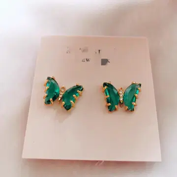 에메랄드 그린 나비 귀걸이