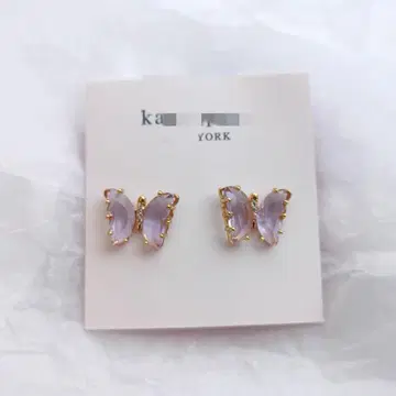 나비 모양 귀걸이 골드 컬러 보라색