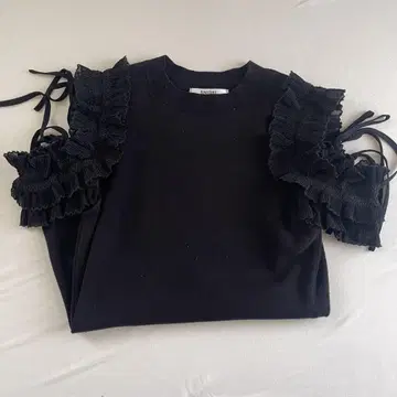 SNIDEL 플리츠 프릴 컷 풀오버 블랙 블랙