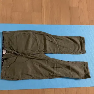 BEAMS 올리브색 치노 팬츠 M 사이즈
