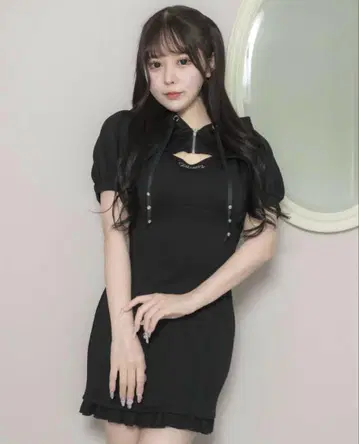 pium 비쥬 테이프 본딩 미니 원피스 블랙