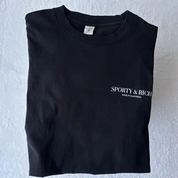 SPORTY & RICH 블랙 티셔츠