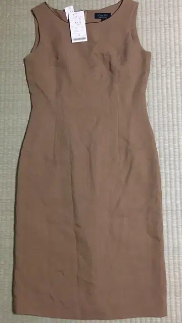 Lucile 슬리브리스 원피스 9AR 베이지