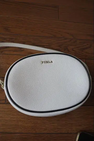 훌라 FURLA 숄더백 EAU2 VTO 초크 x 네로