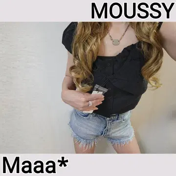 MOUSSY 엄청 예쁜 상의 바다에서 돋보여