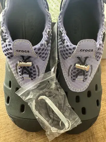 새상품 crocs marmot 퍼플 클로그 샌들 카라비너 포함