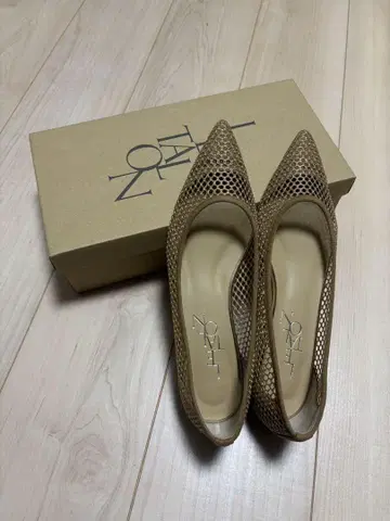 [새상품급] 르 탈론 메쉬 펌프스 24cm