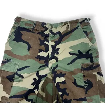 camo baggy shorts size M