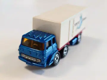 토미카 [ 7 ] FUSO TRUCK SERIES TOKYO OSAKA