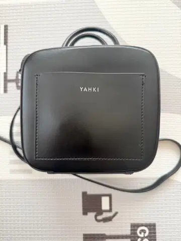 YAHKI 야키 스퀘어 숄더백
