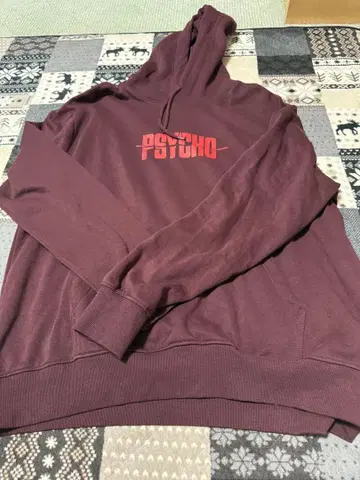 H&M DIVIDED 버건디 후드티 PSYCHO