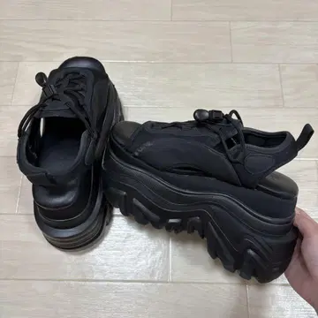 SLY CHUNKY TECH SNEAKER 샌들