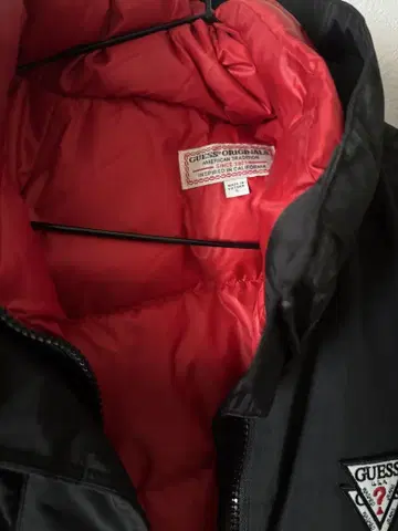 GUESS 후드 부착 다운 자켓 블랙