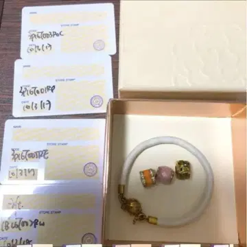 화이트 가죽풍 폴리 폴리 팔찌 새상품급