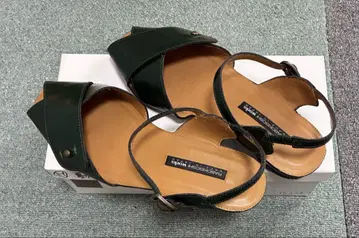 새상품급 여성 로우힐 샌들 그린 24cm 배송비 포함
