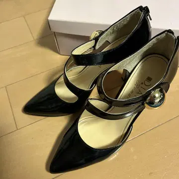블랙 스틸레토 하이힐