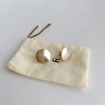 R 플레이트 귀걸이 950 silver Daughters jewelry