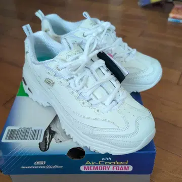 Skechers Air-Cooled Memory Foam 화이트 스니커즈