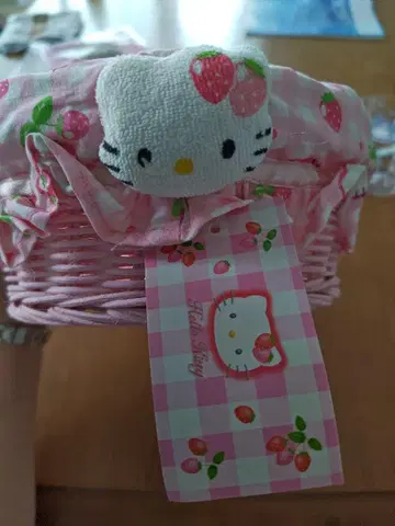 헤이세이 레트로 헬로키티 딸기 무늬 바스켓