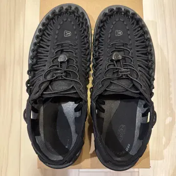 새상품, 미사용 KEEN 스포츠 샌들 블랙