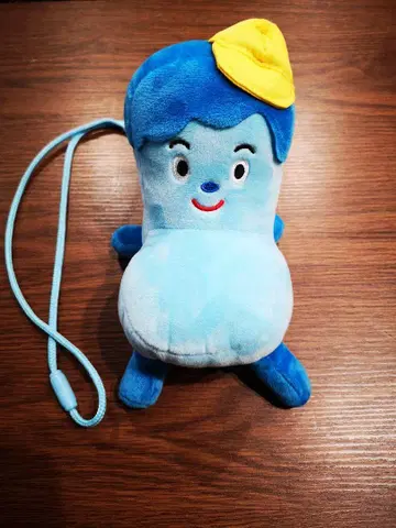 파란 의자 봉제 인형