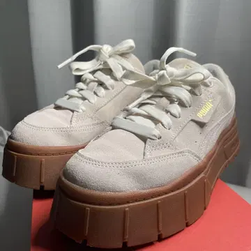 PUMA 플랫폼 스니커즈 화이트