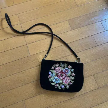 페일러 꽃무늬 자수 숄더백 블랙