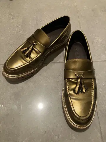 엠포리오 아르마니 EMPORIO ARMANI 태슬 로퍼 골드
