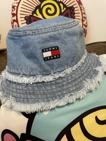 TOMMY JEANS 이번 시즌 헤리티지 데님 버킷햇 타미힐피거진