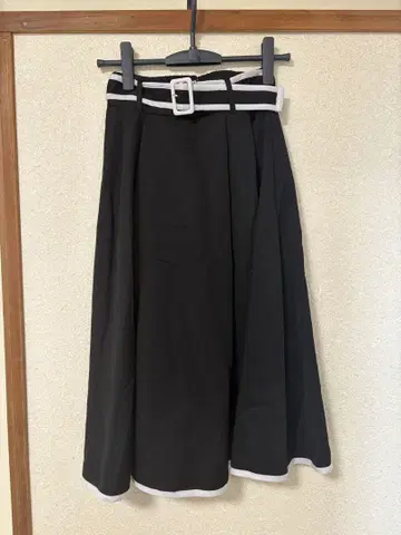 INGNI 배색 플레어 스커트