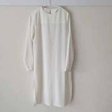 BLACK BY MOUSSY 화이트 긴팔 셔츠 백 버튼