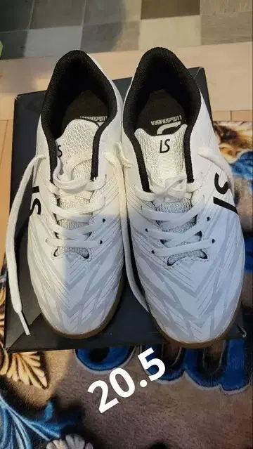 LS LZSB 풋살화 화이트