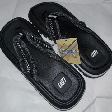 Skechers 블랙 플랫 샌들 비쥬 장식