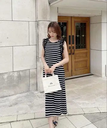 efla 슬리브리스 플라워 프릴 컷 원피스