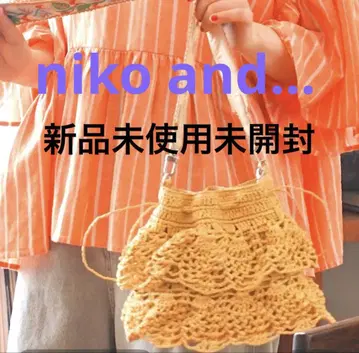 niko and - 테이프 프릴 복조리 숄더백 프릴 디자인 베이지