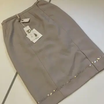 백화점 구매 옅은 베이지 타이트 스커트