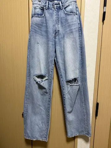 MOUSSY 데미지 가공 라이트 블루 데님