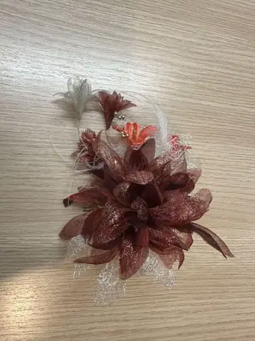 엘레강스한 꽃 모티브 빗 포함
