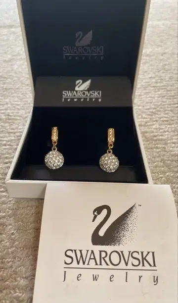 스와로브스키 SWAROVSKI 파베 스톤 귀찌
