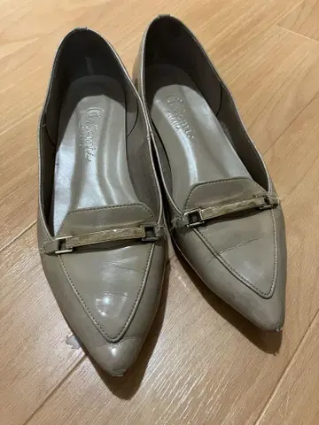 아르테미스 다이애나 베이지 스틸레토 로퍼