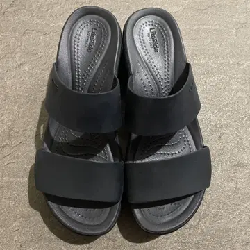 crocs 블랙 스포츠 샌들 W5
