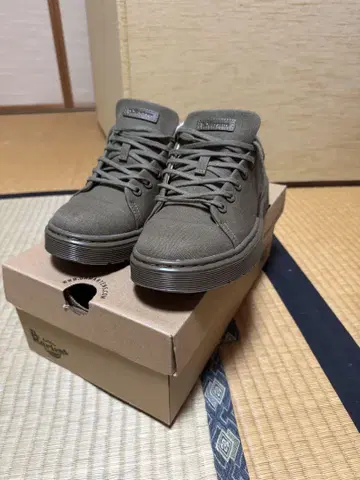 Dr. Martens Dante 올리브 그린